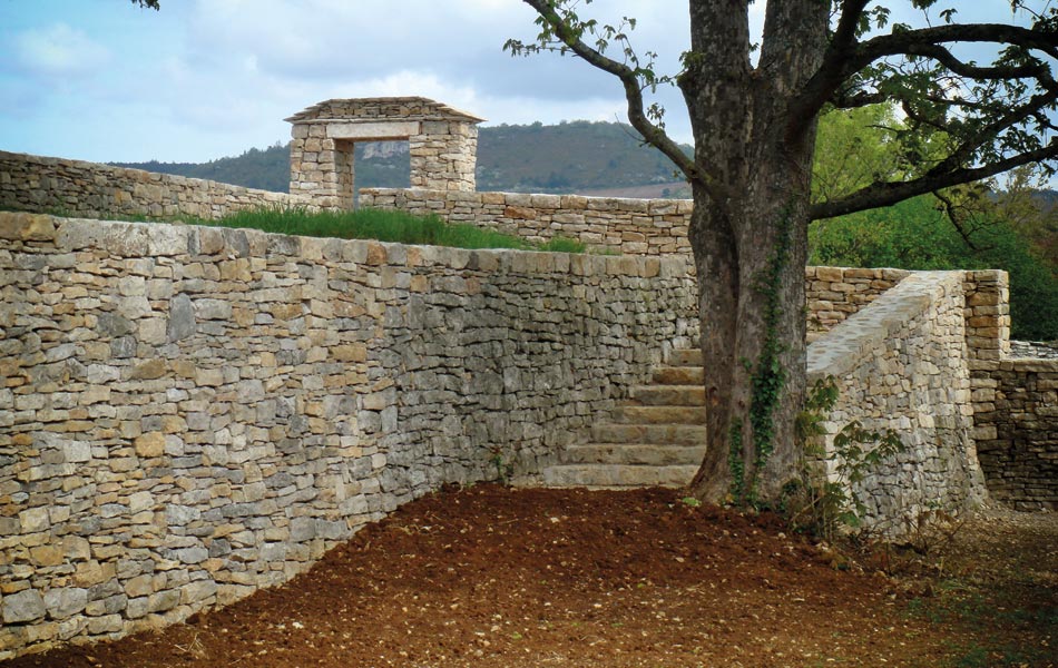 Murs de pierre à Chassagne Montrachet- Association Sentiers - Dijon