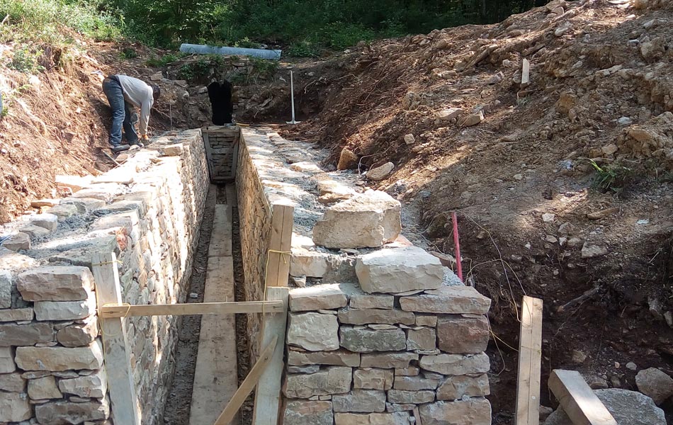 Canalisation de source à Chevannes - Association Sentiers, Dijon, chantiers d'insertion professionnel